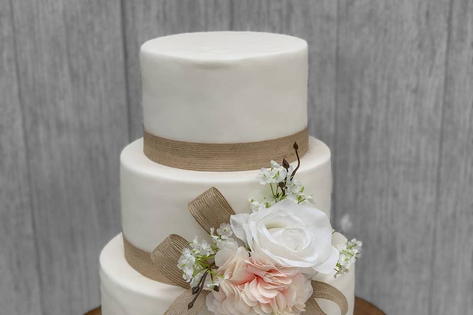 Rustic & Buttercream Wedding