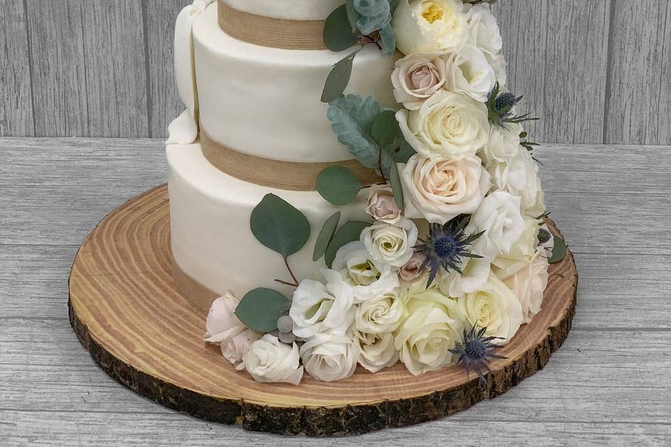 Rustic & Buttercream Wedding