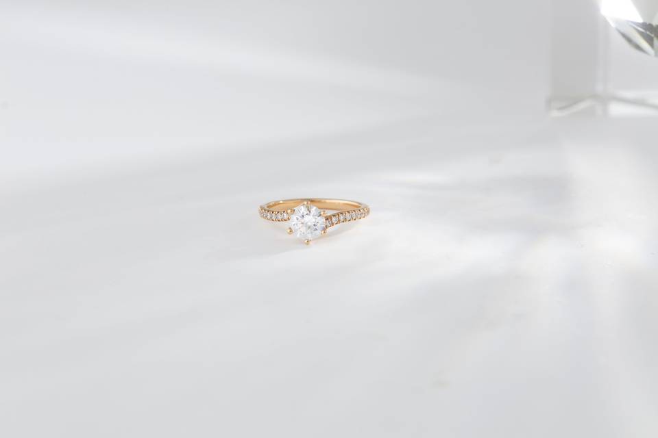 Diamond Twist Pavé Ring