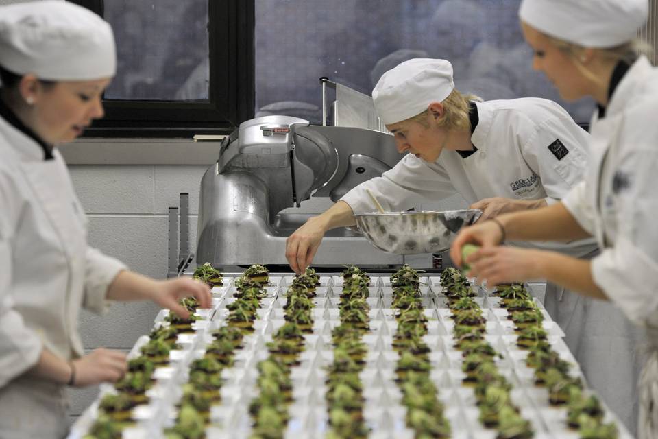 Students Plating