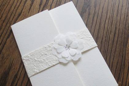 Luxe-flower-pocketfolder-wedding-invitation