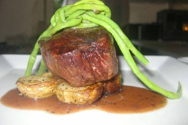 Filet with herbed potatoes and long bean knot.jpg