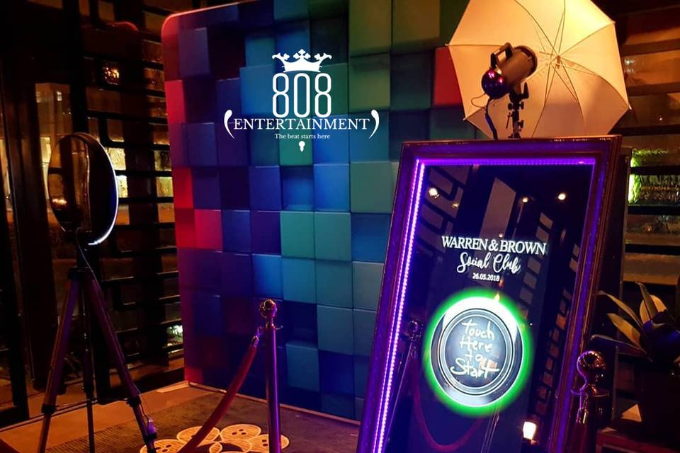 808 Magic Mirror Photo Booth