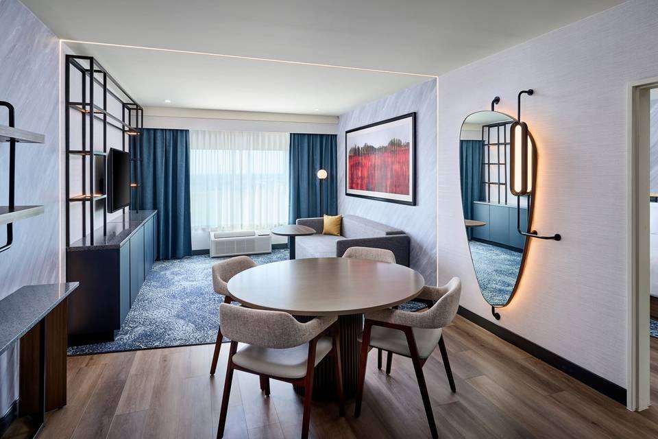 Suite Dining Area