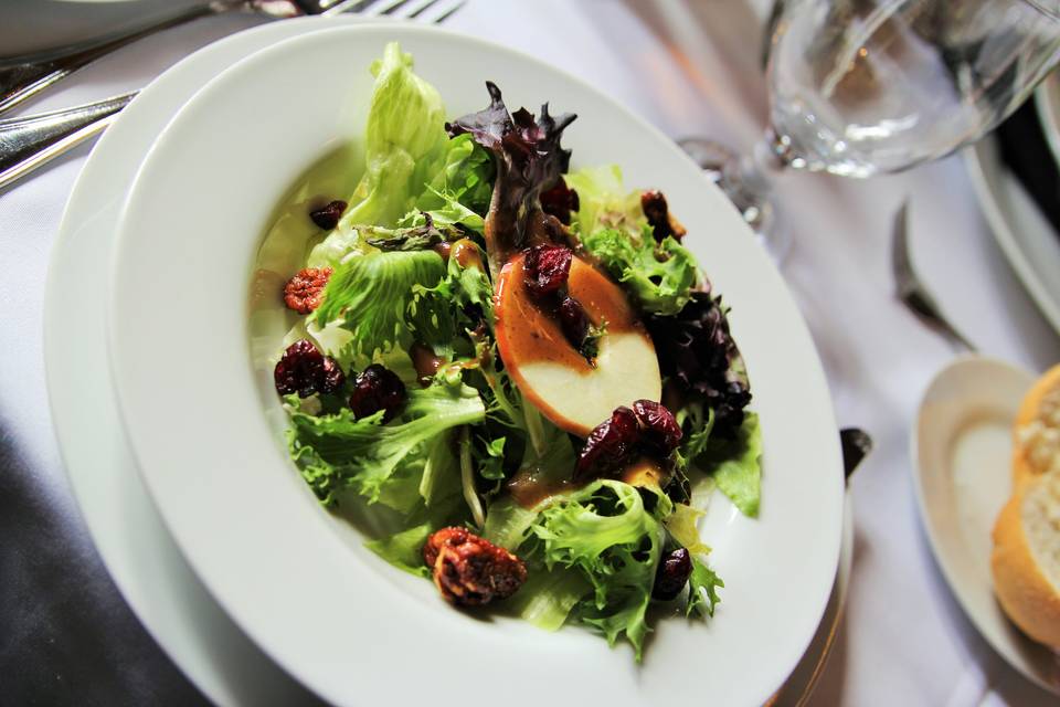 Mixed greens with apple