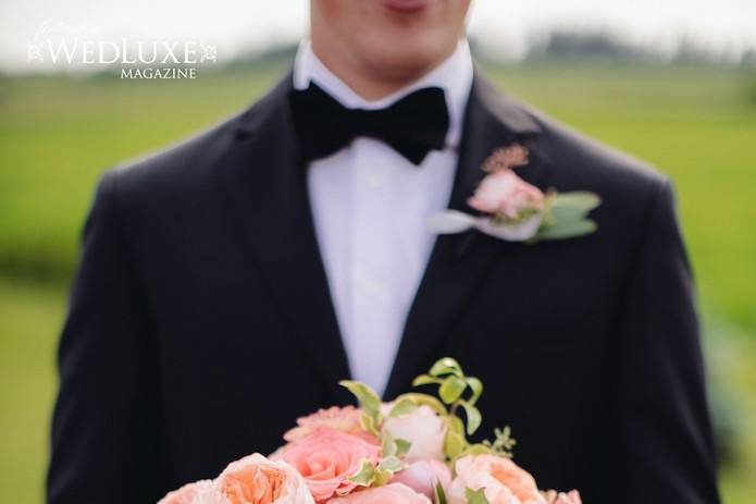 Peach Coral Bridal Flowers Toronto.jpg