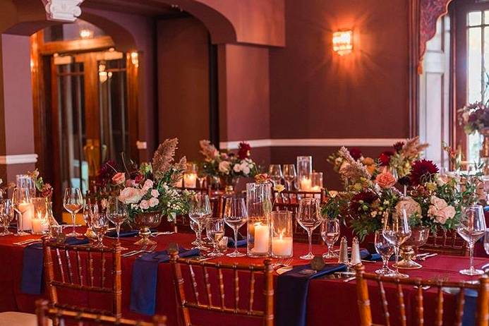 Glamorous reception decor