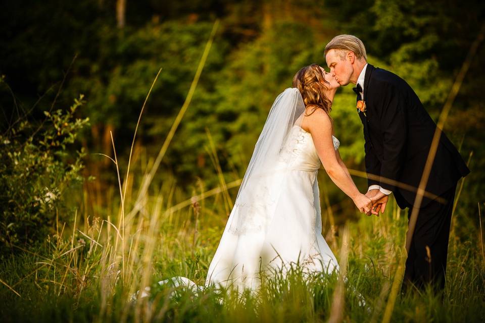 Kiss in the field