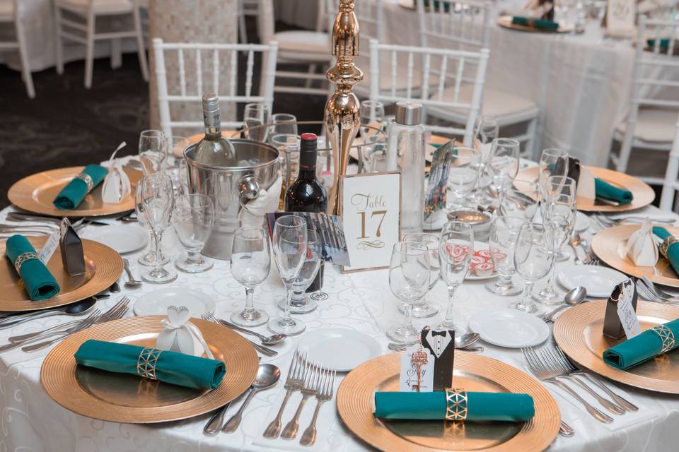 Elegant teal table design