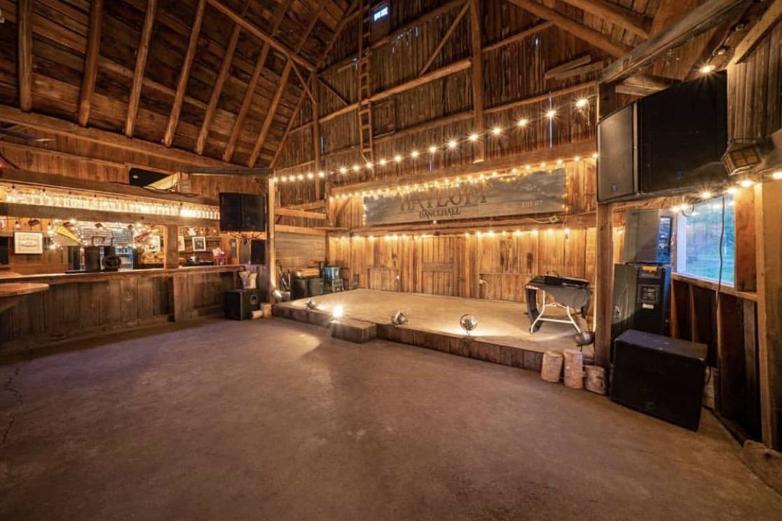 The Hayloft Dancehall - Venue - Prince Edward County - Weddingwire.ca