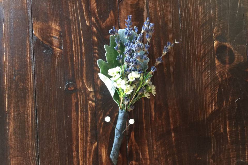 Rustic boutonniere