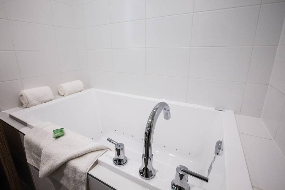 Jetted Tub Suite