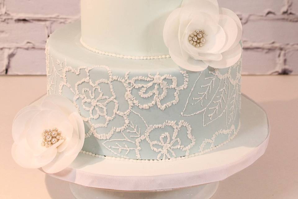 Blue lace cake with wafer paper flower-4476.jpg