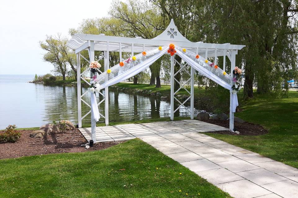 Glitz N' Glam Wedding Decor Rentals