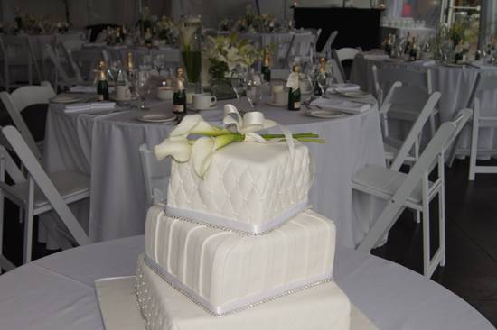 wedding-cake_3-tier_square-offset-fondant-stripes-quilting.jpg