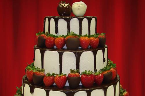 wedding-cake_3-tier-buttercream-chocolate-dipped-strawberries-ganache.jpg