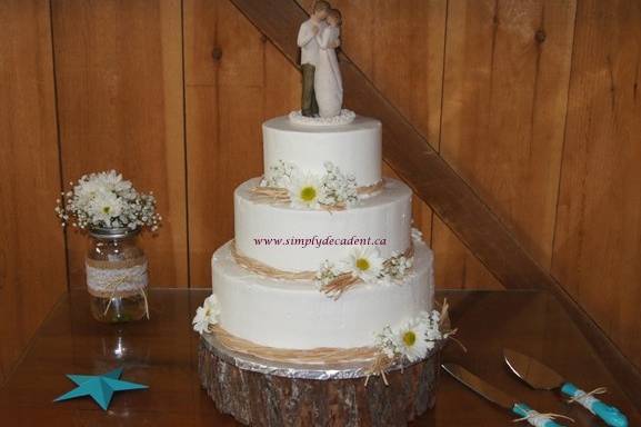 wedding-cake_3-tier-buttercream-raffia-ribbon-daisies-rustic-country.jpg
