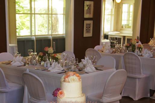wedding-cake_3-tier-buttercream-textured-fresh-flowers.jpg
