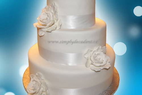 wedding-cake_3-tier-white-fondant-fondant-roses-ribbon-2.jpg