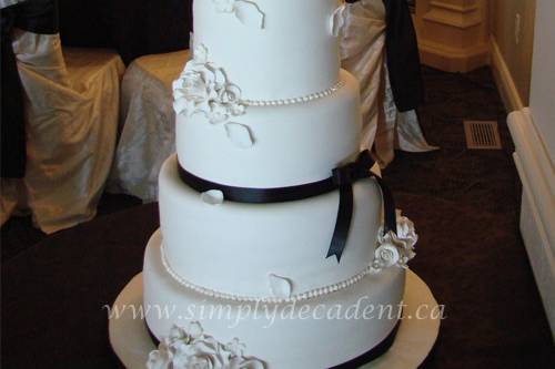 wedding-cake_4-tier-ivory-fondant-gumpaste-roses-petals-hydrangeas.jpg