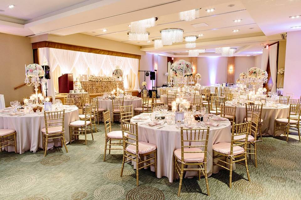 Rich & romantic recep decor