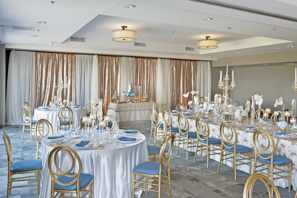 Glamourous reception decor