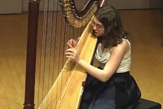 Isabelle - harpist