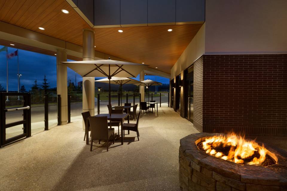 Outdoor Terrace and Firepir