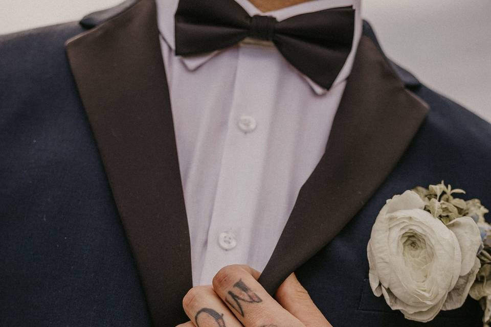 Groom, details