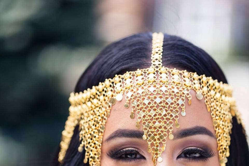 Ethiopian bride wearing siyasa
