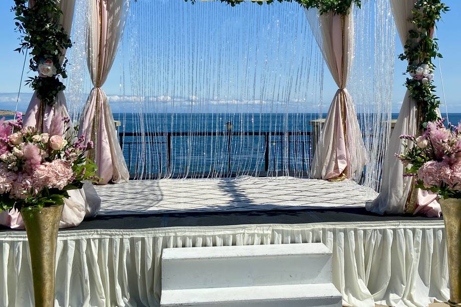 Mandap Oak bay Beach