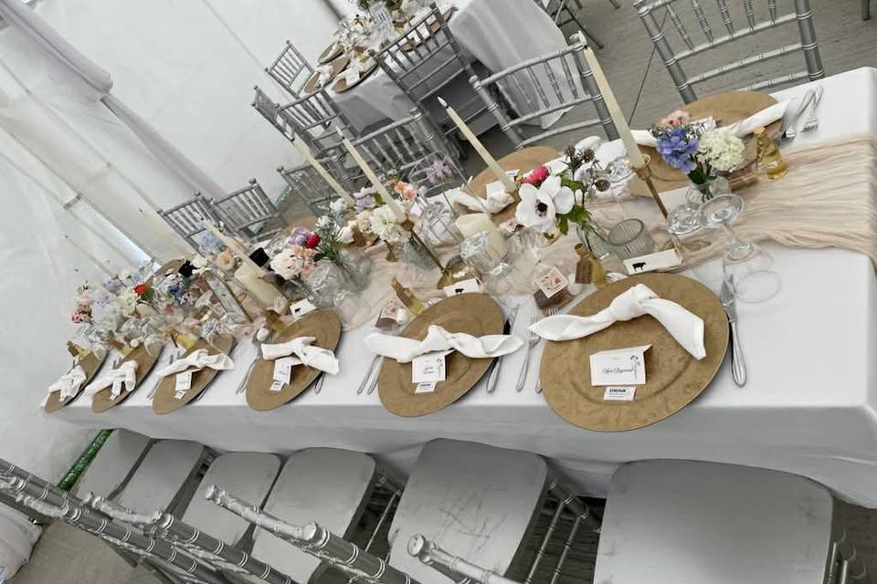 Rectangular or round tables