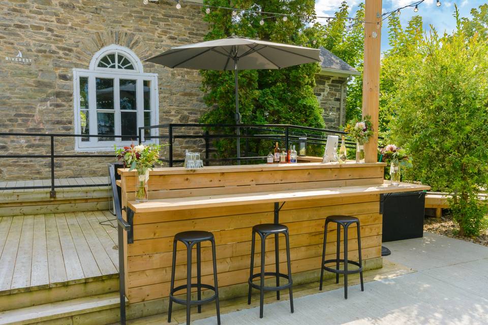 Outdoor bar