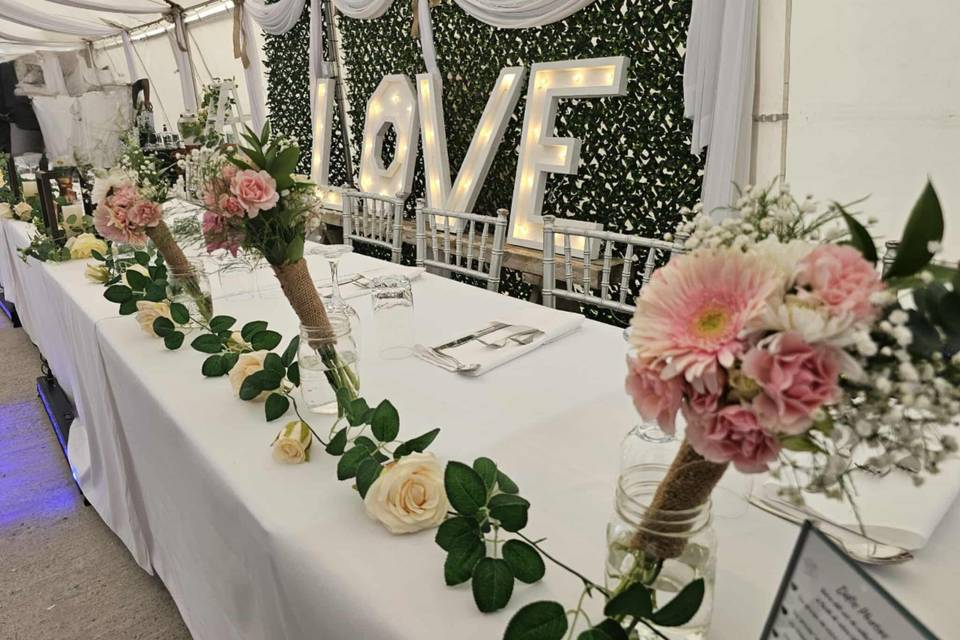 - Elegant Head Table Setup