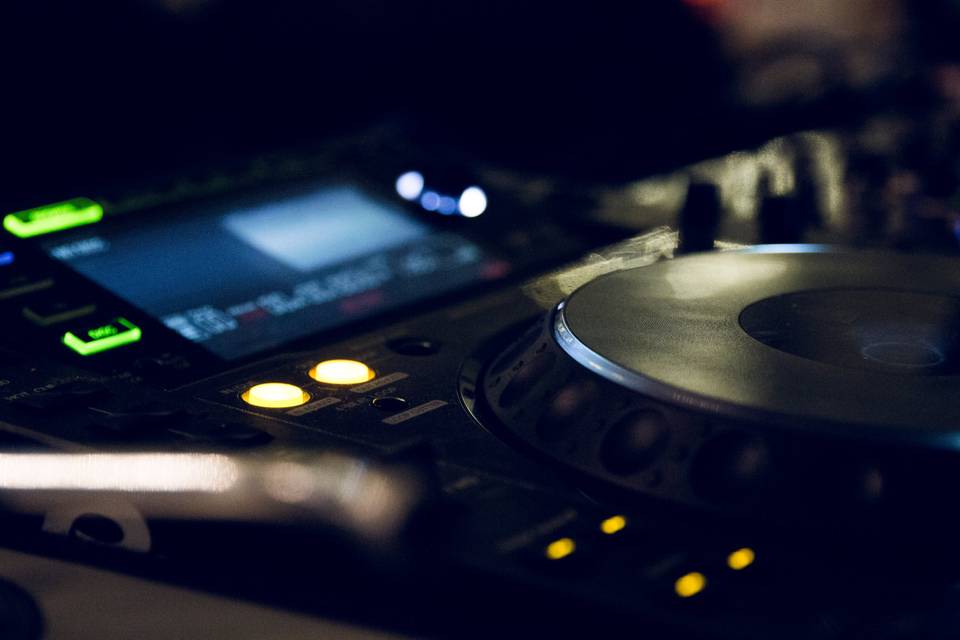 Pioneer CDJ's, Equipment