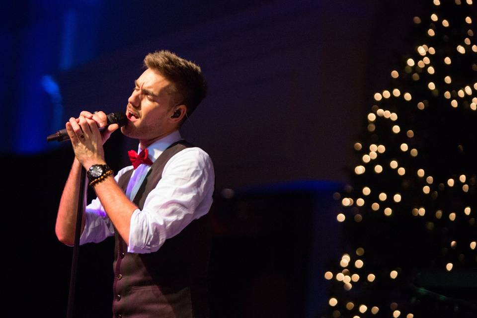Live singer