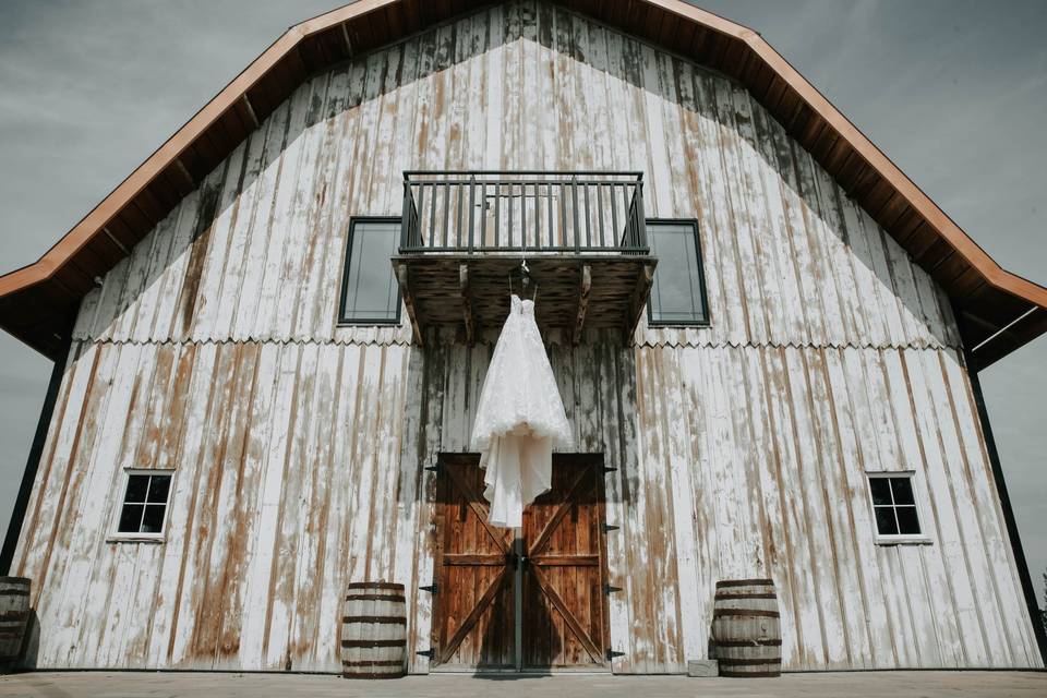 Countryside barn wedding