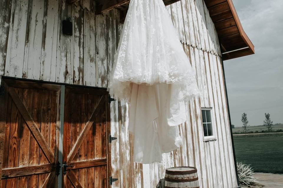 Countryside barn wedding