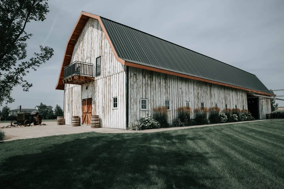 Countryside barn wedding