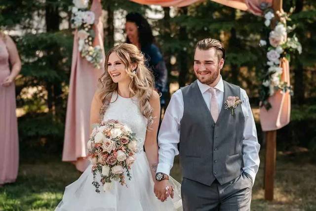 Edmonton Wedding Flowers/Petals On The Trail