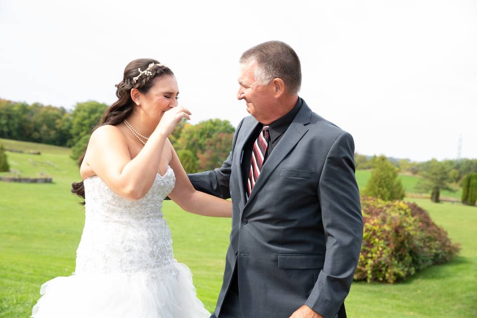 A touching first look with dad