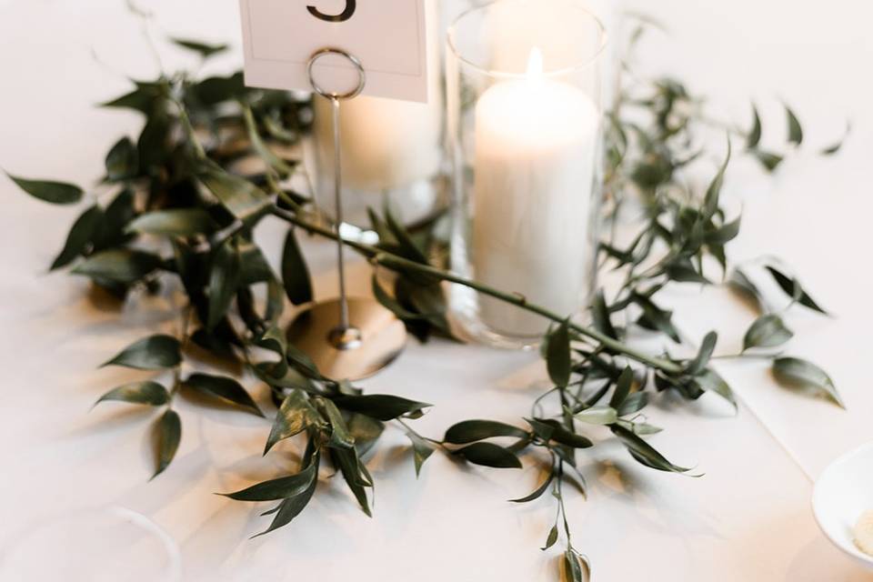 Candle & Foliage