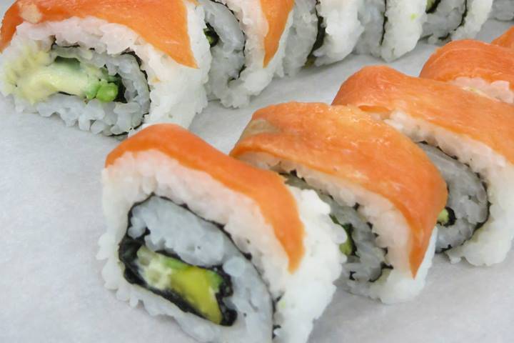 Smoked salmon sushi