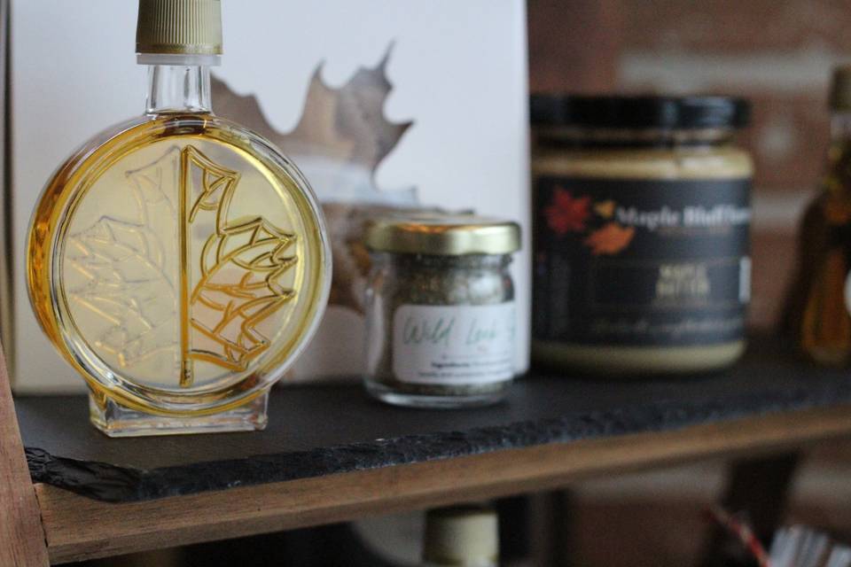 Maple syrup wedding favour