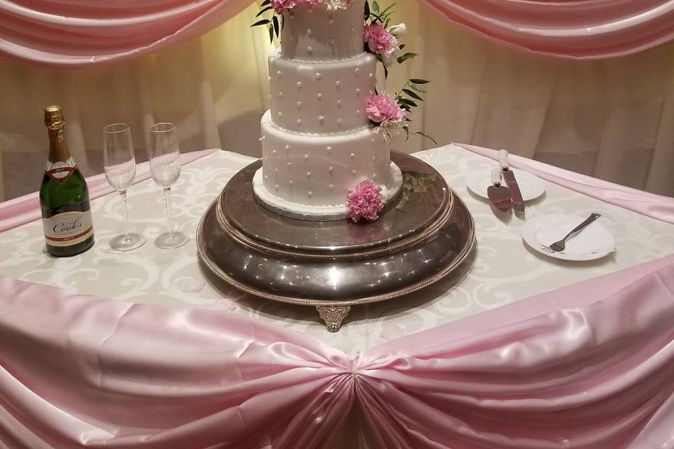 Head Table and cake Flowers