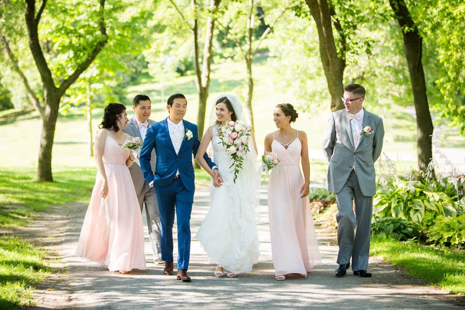 Bridal party walking in Laval