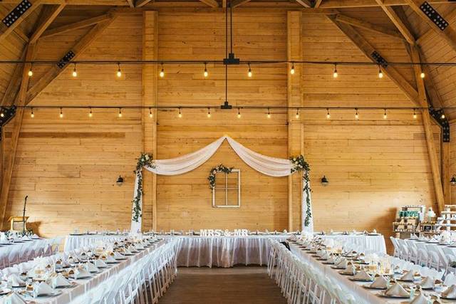 Bates Barn - Reviews, Photos & Deals 2026 - Long Point - Weddingwire.ca