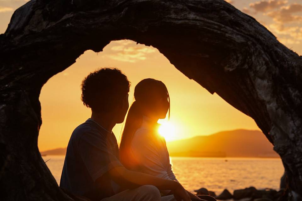 Sunset beach, couple shoot