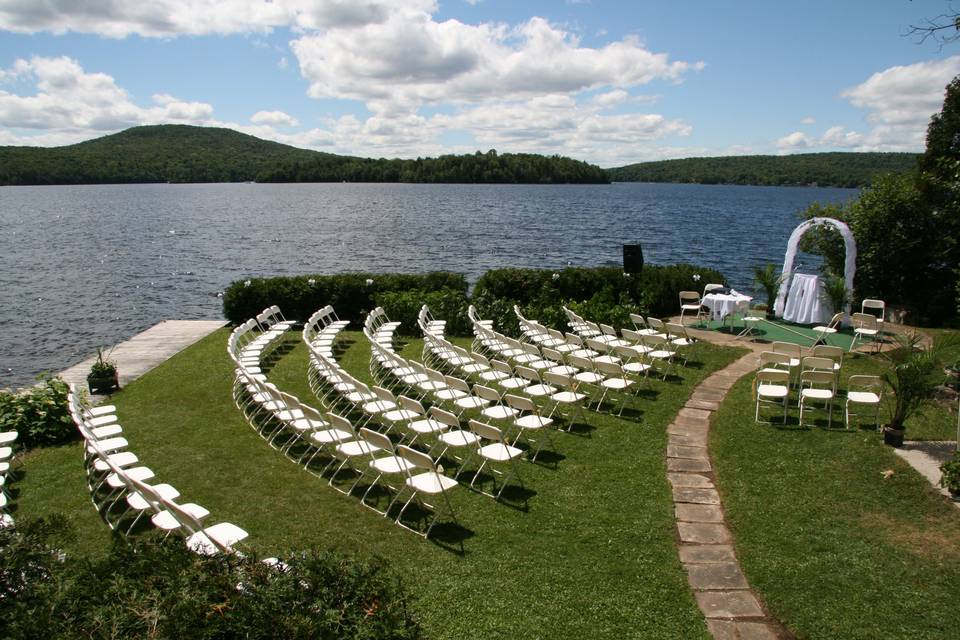 Lakefront wedding