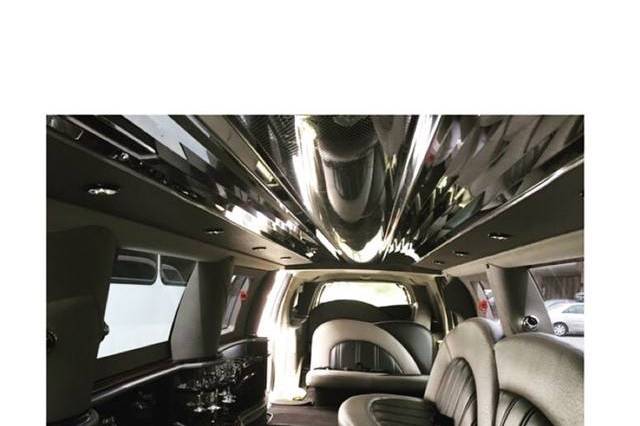 Mississauga, Ontario wedding limo service